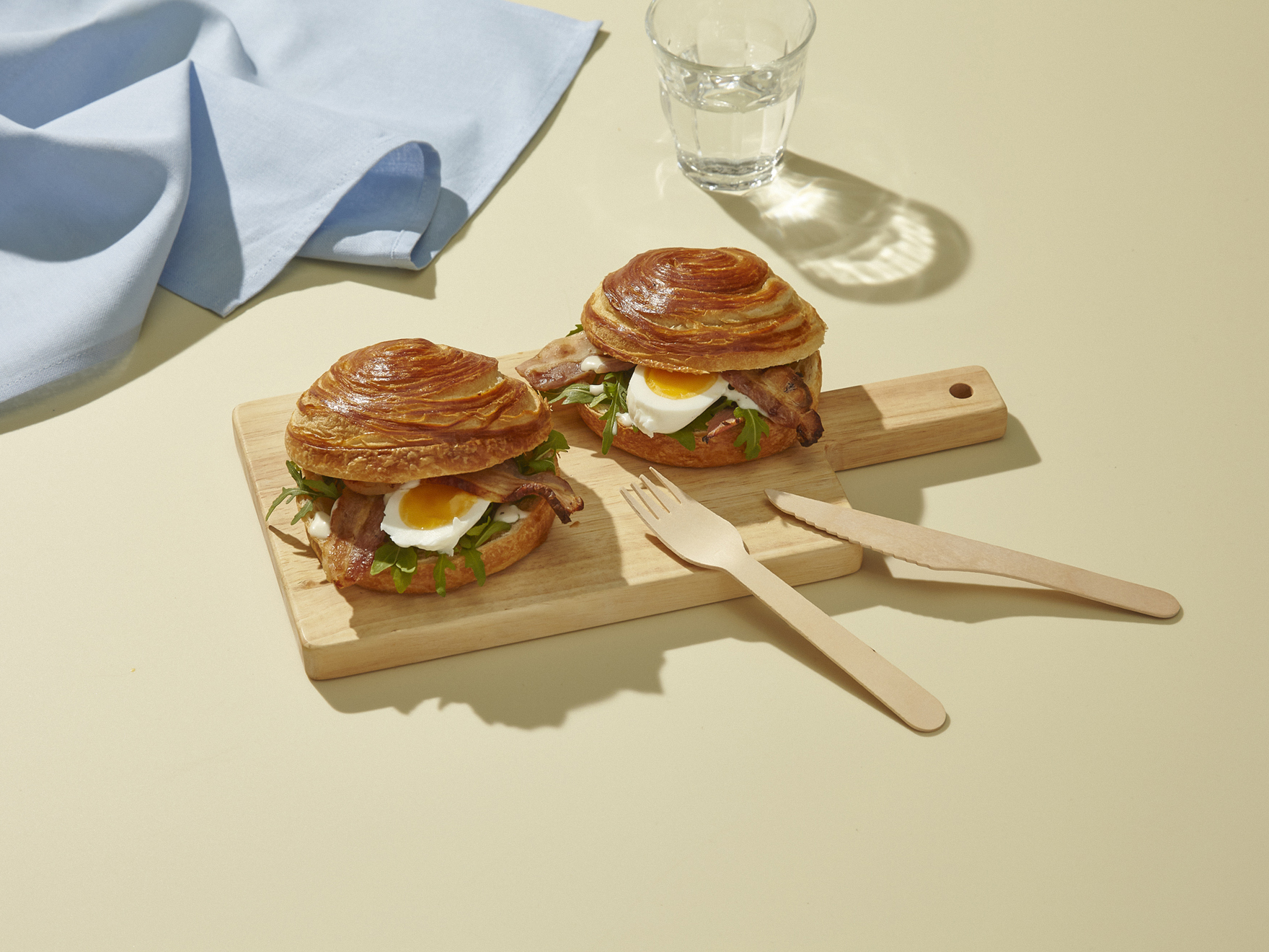 3407 Petit Dejeuner Box Bun Bacon