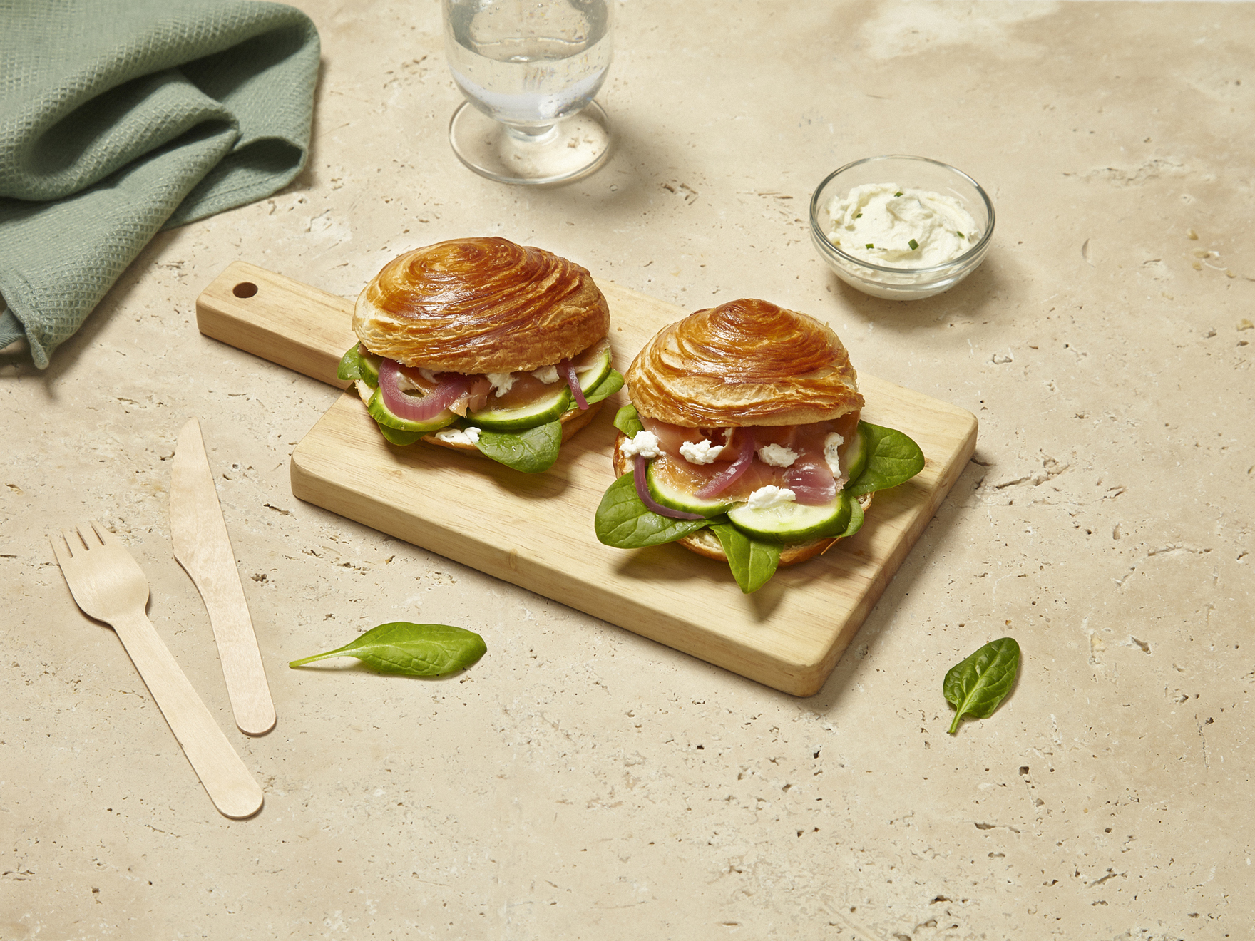 3408 Petit Dejeuner Box Bun Saumon