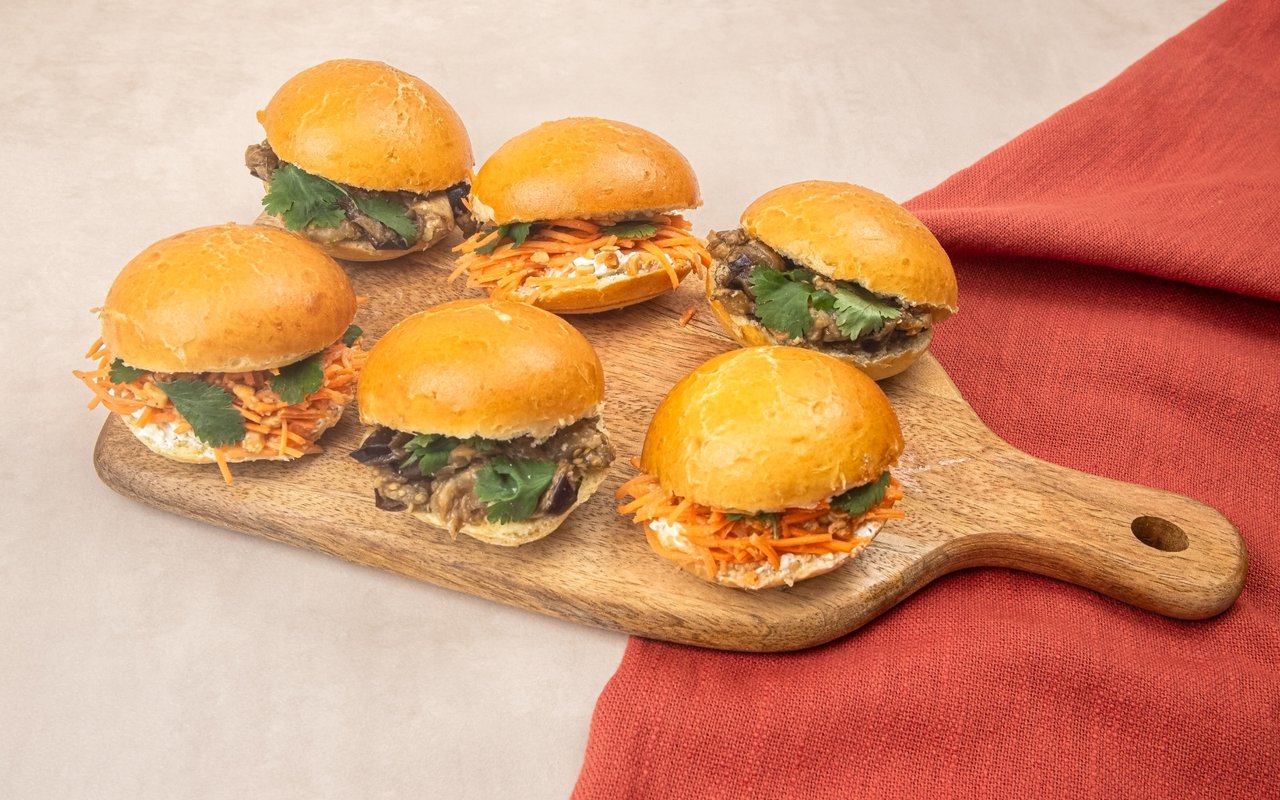 LES PETITS BUNS Carotte Sauce Fromagere Au Sesame Aubergines Teriyaki